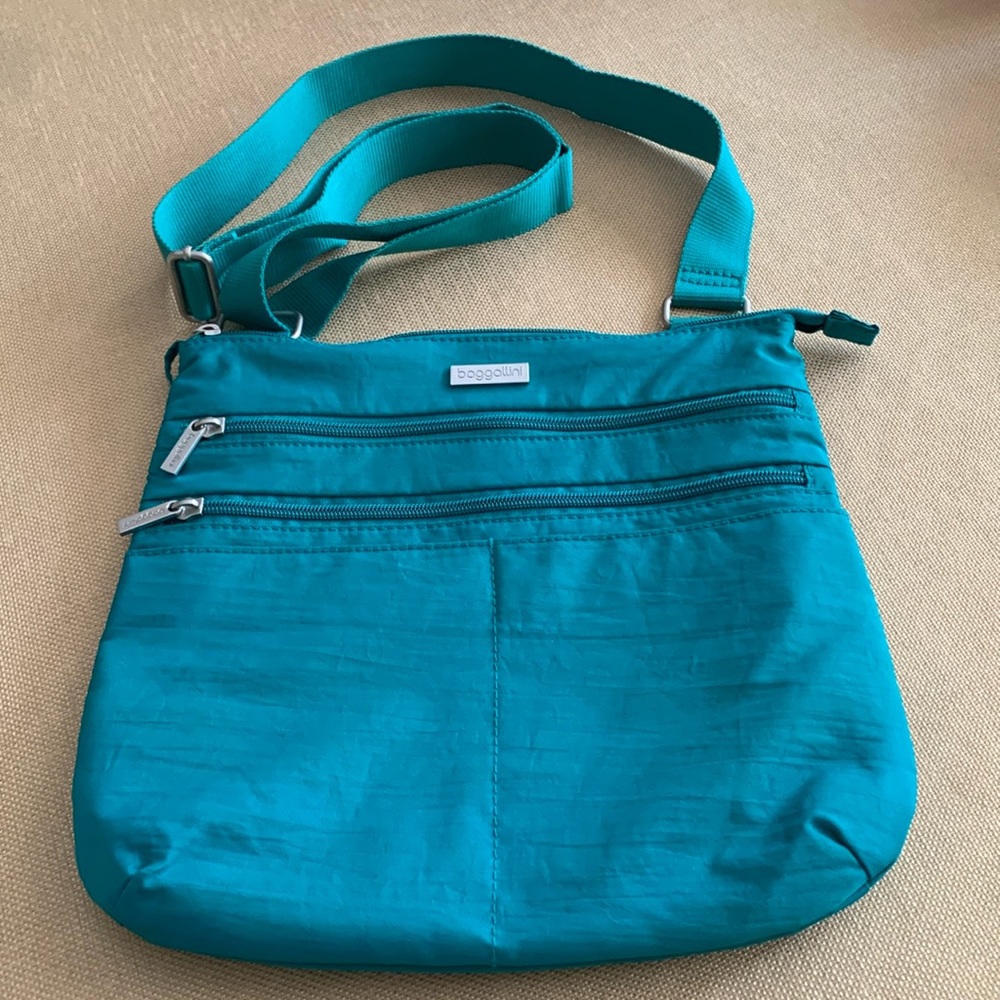 Baggalini Large Zippered Teal Crossbody w/Deep Pockets Comfortable Strap